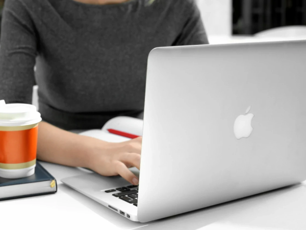 Voita Apple MacBook Air